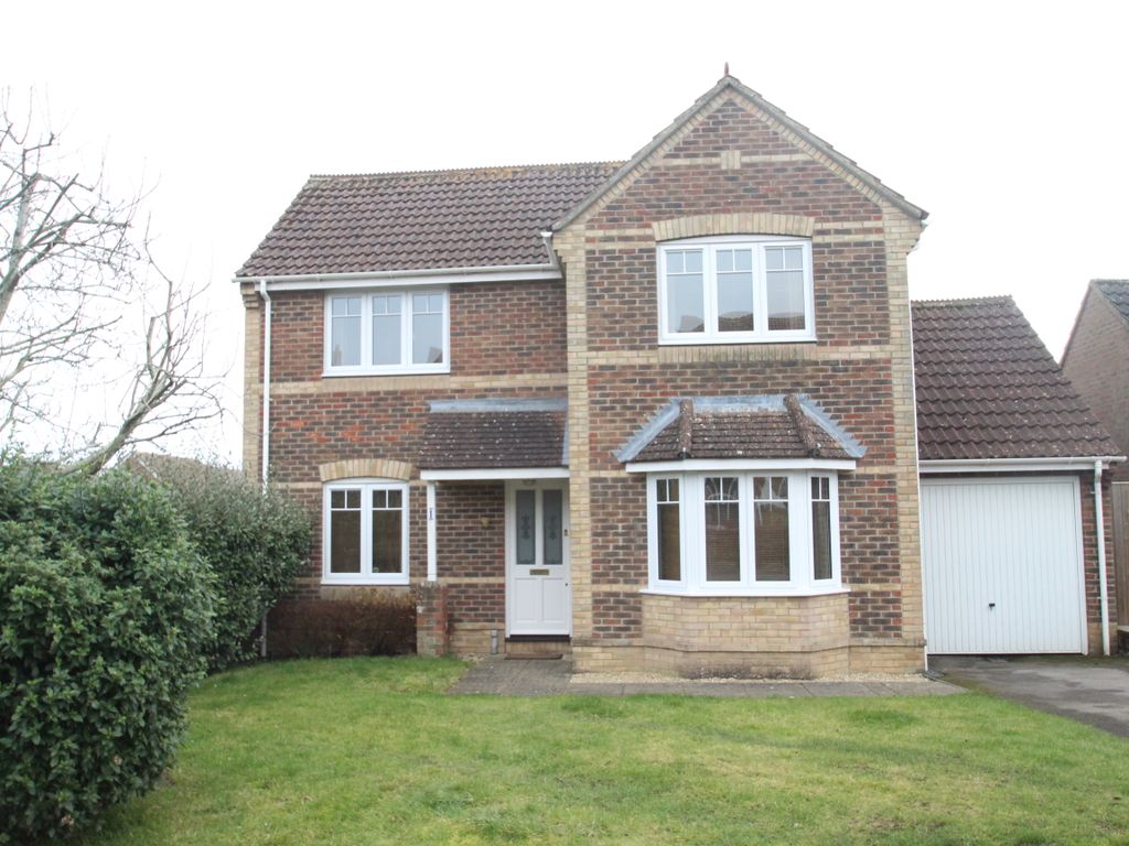 3 bed detached house for sale in Aldbourne Close, Hungerford RG17, £525,000