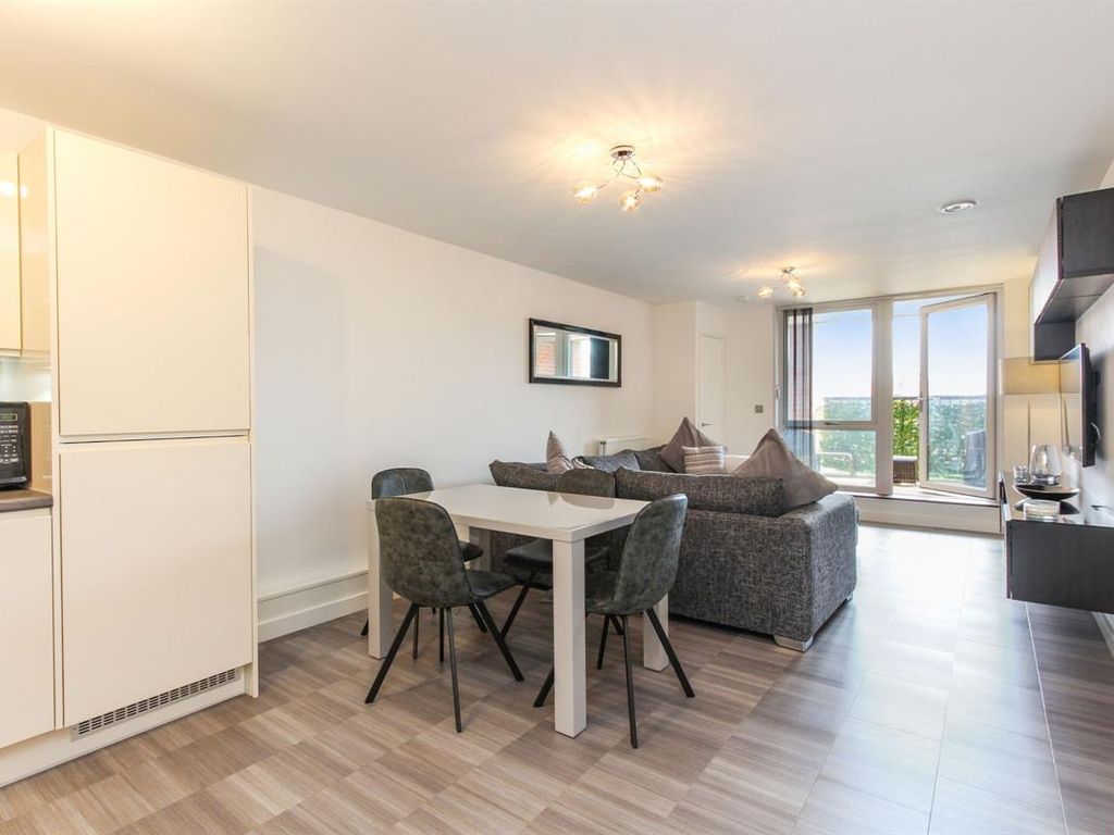 2 bed flat for sale in Sonar House, Hainault IG6, £375,000