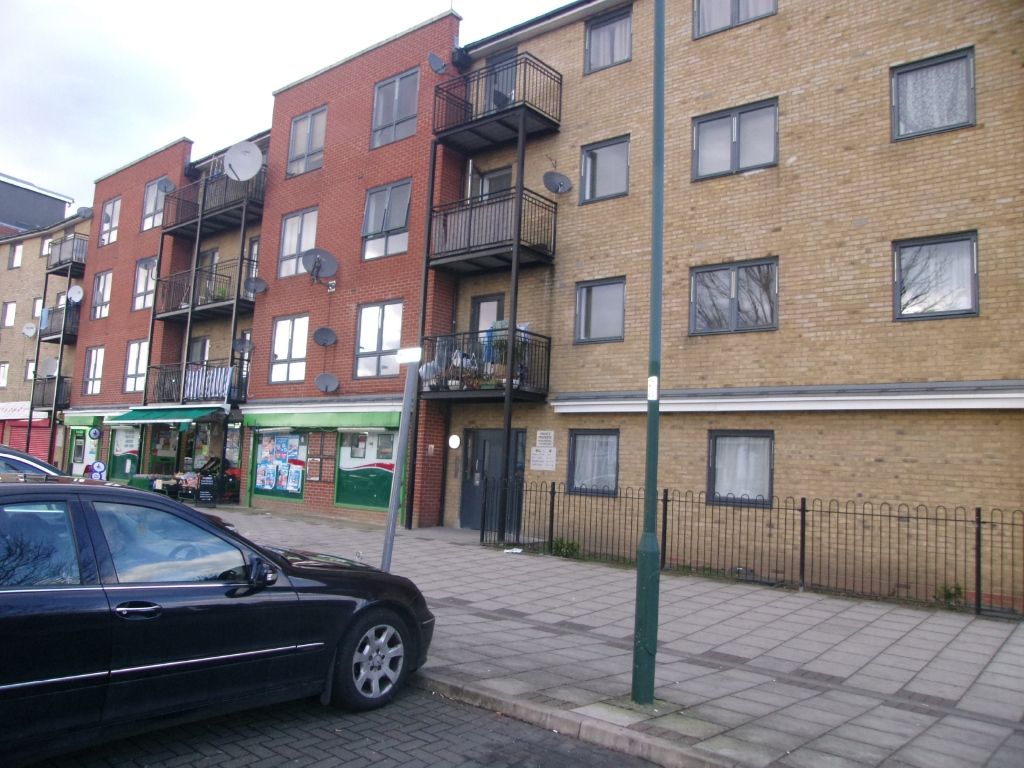 2 bed flat for sale in Hirst Crescent, Wembley HA9, £349,950