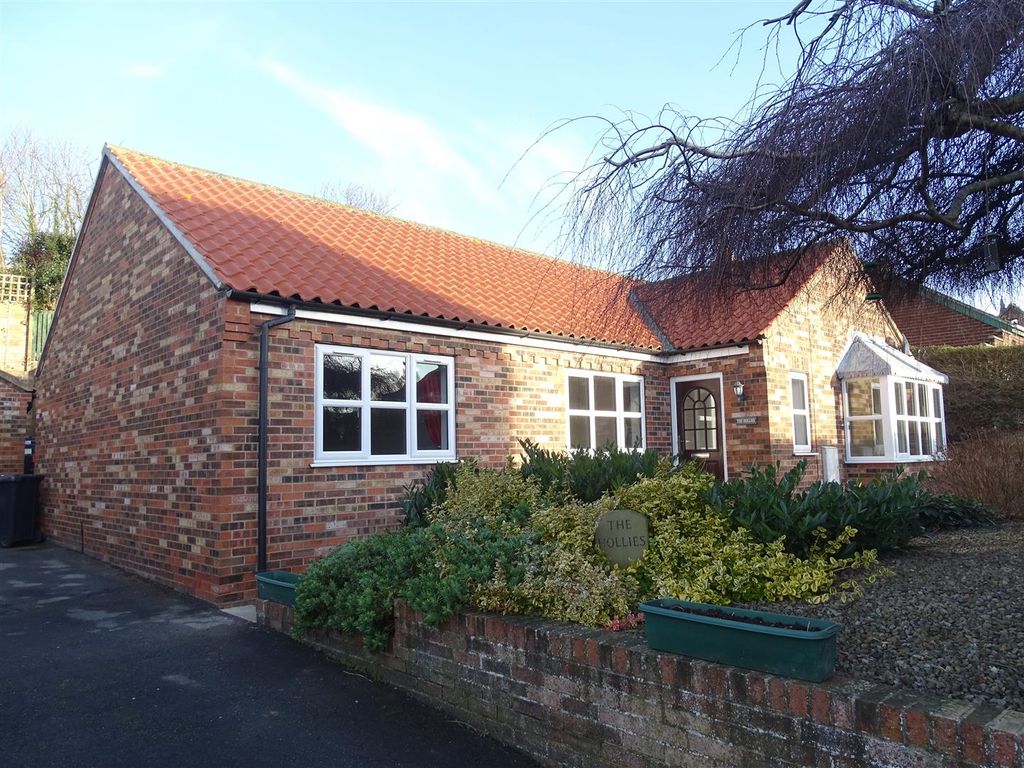 3 bed detached bungalow to rent in The Hollies, Copt Hewick, Ripon, North Yorkshire HG4, £925 pcm