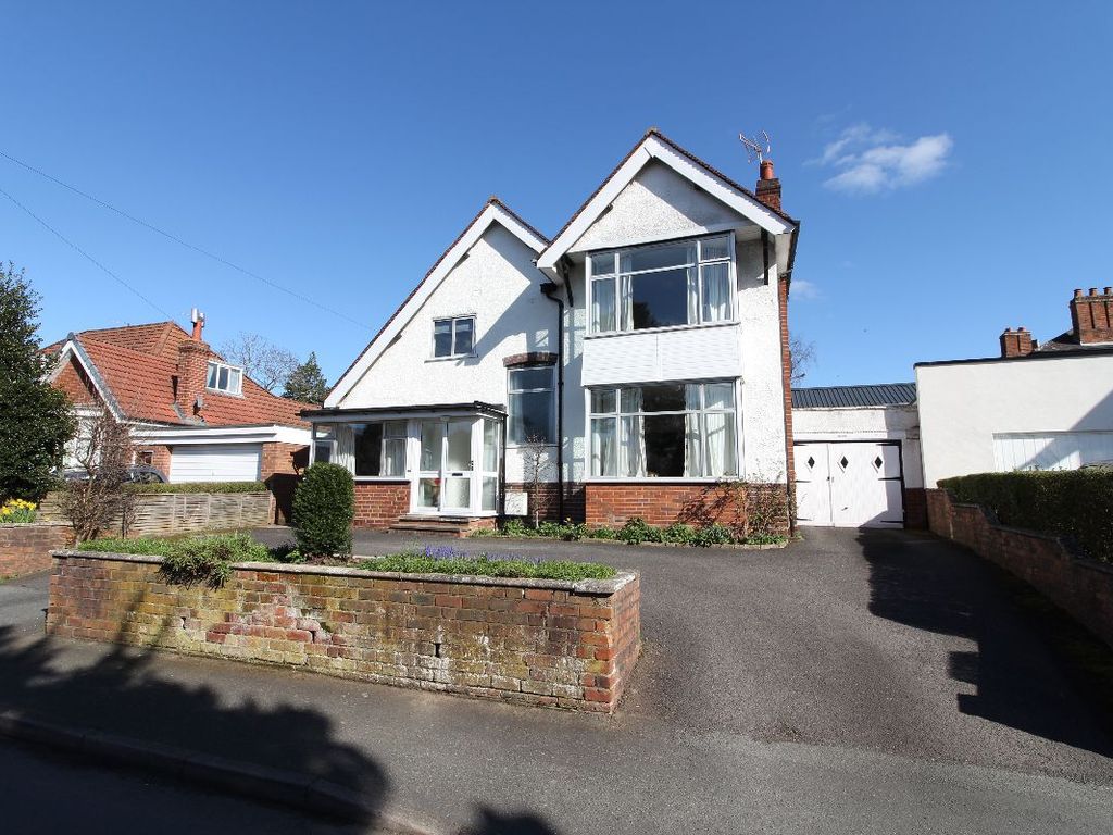 4 bed detached house for sale in Riley Crescent, Wolverhampton WV3, £340,000