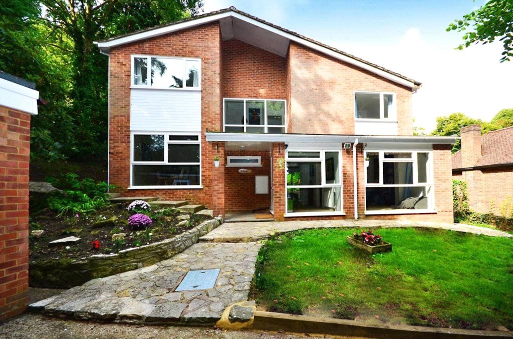 4 bed detached house to rent in Pantiles Close, Woking, Surrey GU21, £3,150 pcm