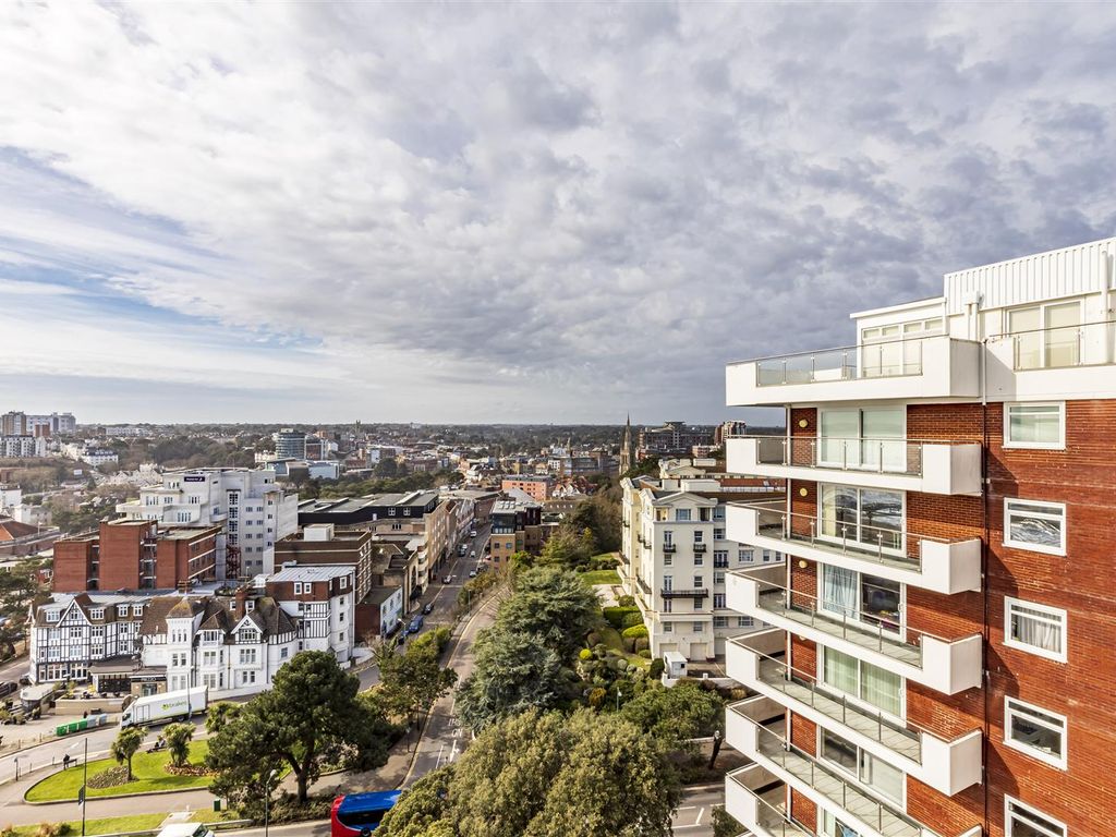 2 bed flat for sale in Russell Cotes Road, Bournemouth BH1, £325,000