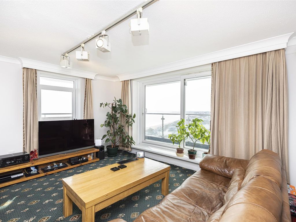 2 bed flat for sale in Russell Cotes Road, Bournemouth BH1, £325,000
