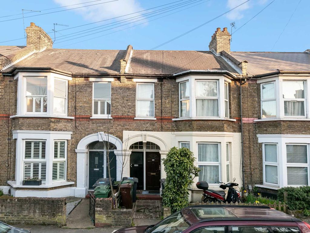 2 bed flat for sale in Huxley Road, Leyton E10, £350,000