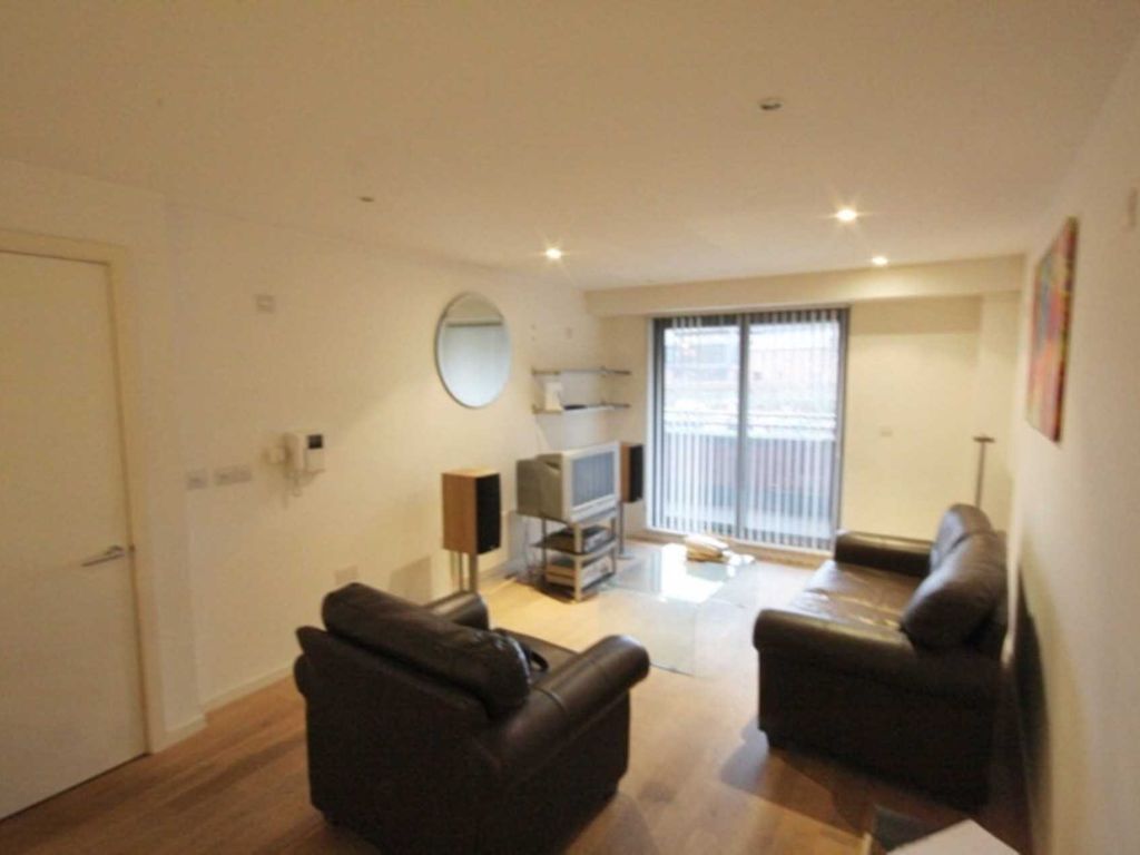 1 bed flat to rent in Chester Road, Manchester M15, £995 pcm