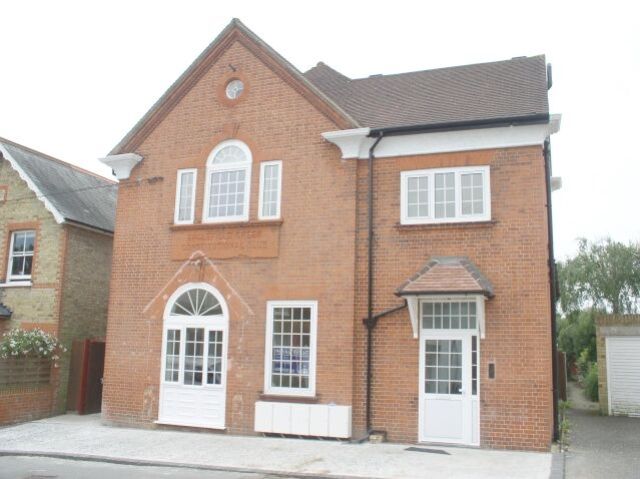 2 bed terraced house to rent in Flat 4, 33 Harvest Road Englefield Green, Surrey TW20, £1,400 pcm