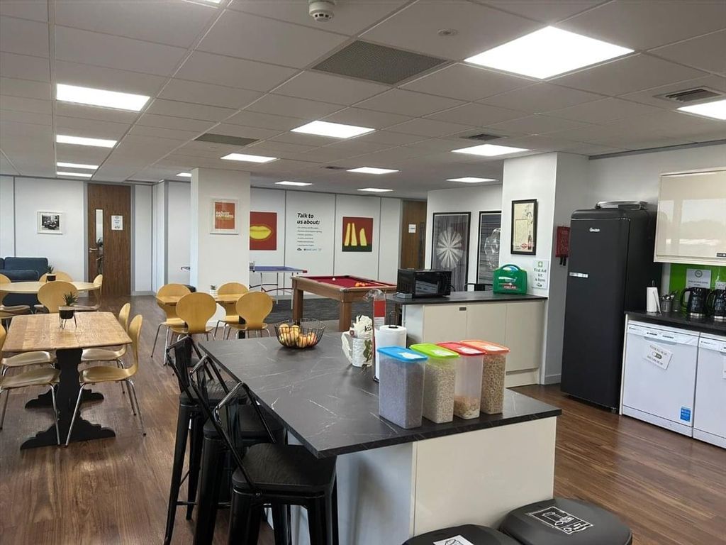 Serviced office to let in Crawley, England, United Kingdom RH10, £3,000 pa