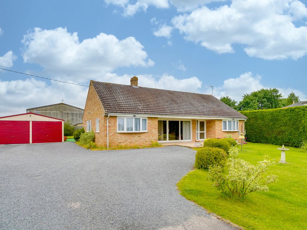 3 bed detached bungalow for sale in Lower Road, Croydon, Royston SG8, £600,000