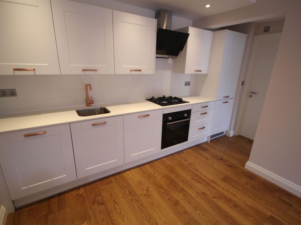 1 bed flat to rent in Uxbridge Road, Hatch End, Pinner HA5, £1,500 pcm