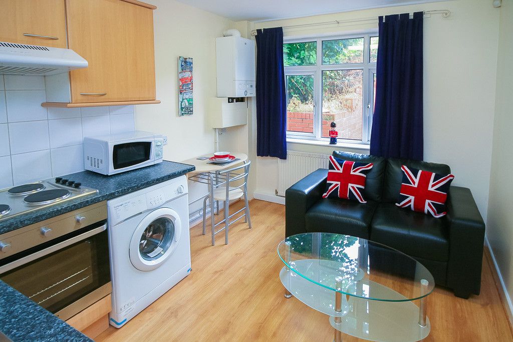 1 bed flat to rent in Ash Road, Leeds LS6, £758 pppm