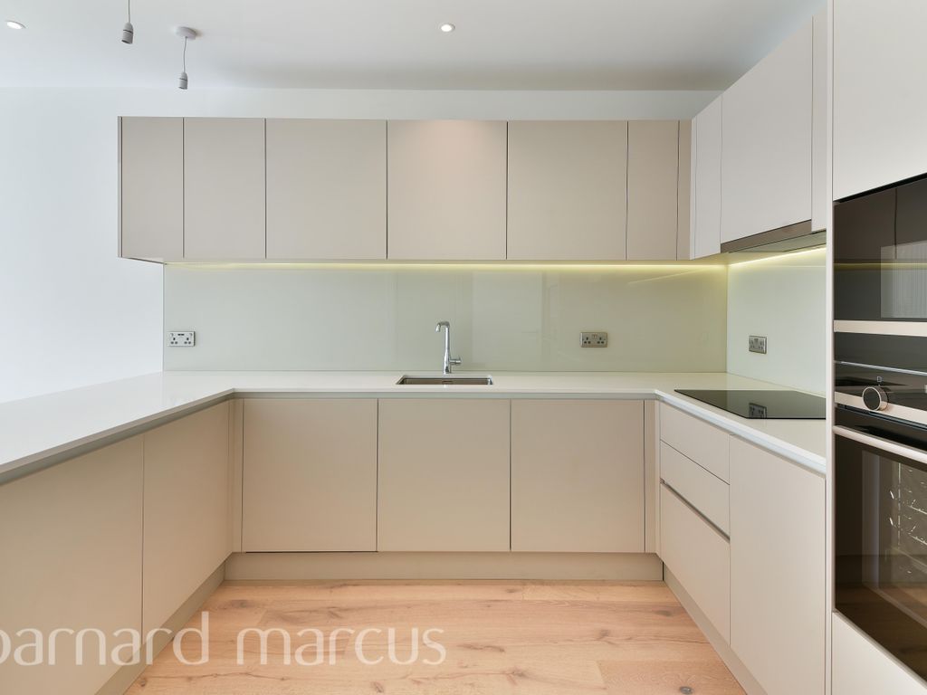 1 bed flat to rent in Chiswick High Road, London W4, £2,162 pcm