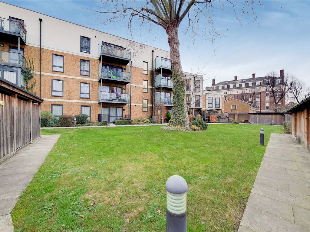1 bed flat for sale in William Court, 40 Greenwich High Road, Greenwich, London SE10, £365,000