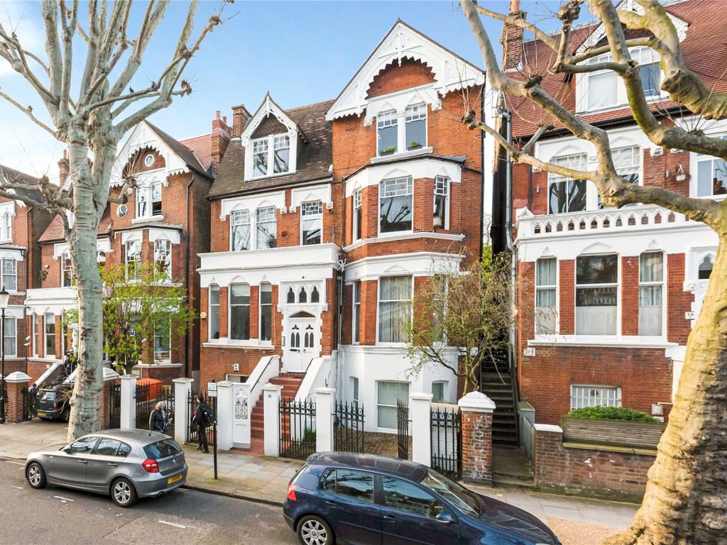 2 bed flat to rent in Bassett Road, London W10, £2,750 pcm