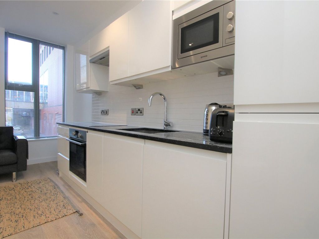 1 bed flat to rent in Garrard Street, Reading, Berkshire RG1, £1,200 pcm