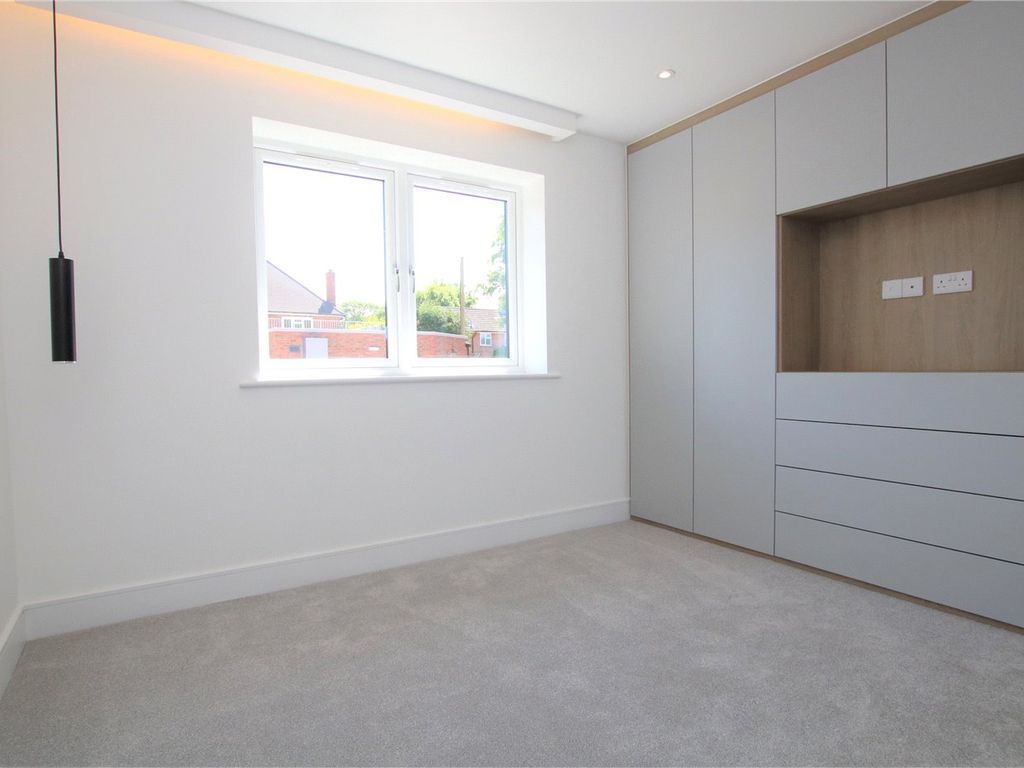 2 bed flat to rent in 12A Omers Rise, Burghfield Common, Reading, Berkshire RG7, £1,400 pcm