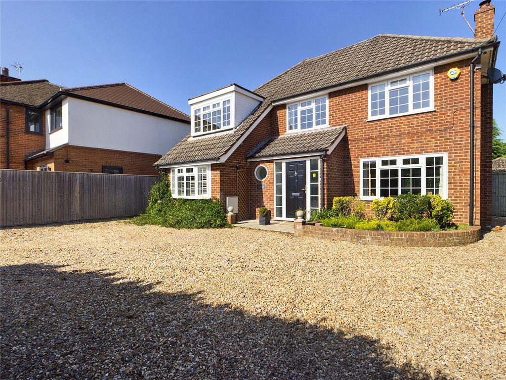 4 bed detached house to rent in Upper Woodcote Road, Caversham, Reading, Berkshire RG4, £3,250 pcm