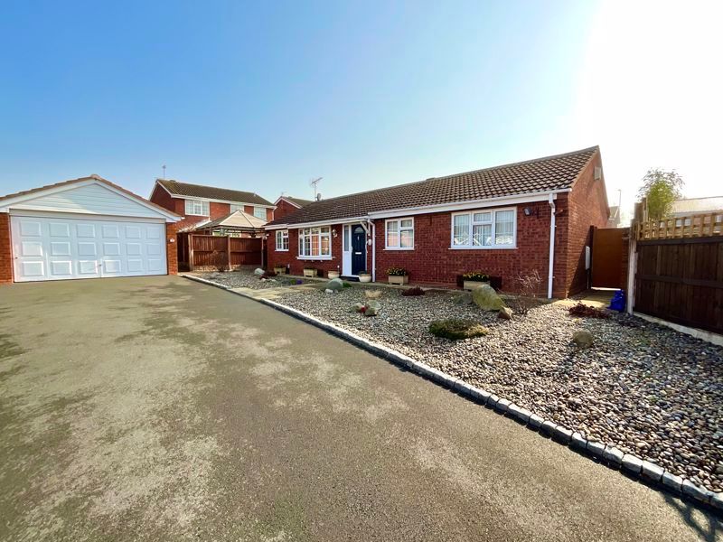 3 bed detached bungalow for sale in Cranberry Close, Stafford ST16, £350,000