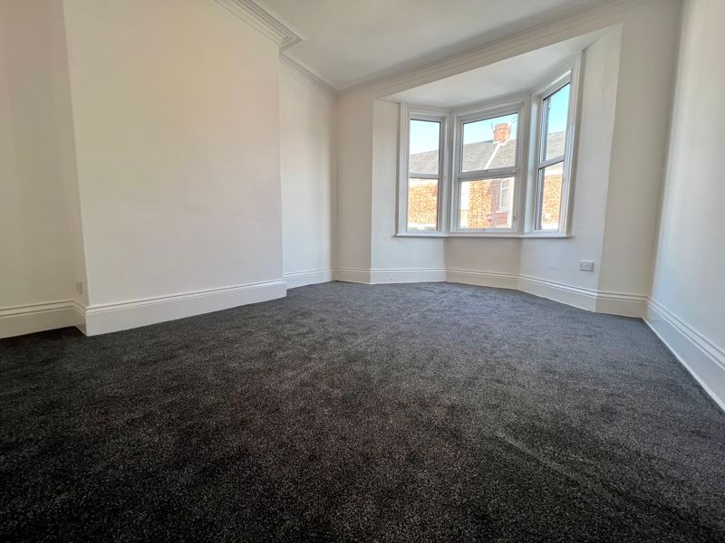 3 bed flat to rent in Fern Dene Road, Bensham, Gateshead NE8, £700 pcm