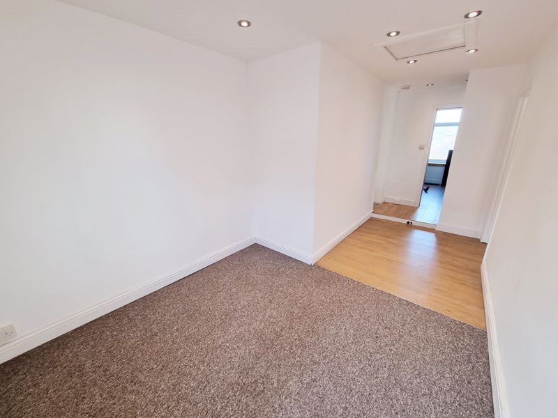 1 bed flat to rent in Van Road, Caerphilly CF83, £750 pcm