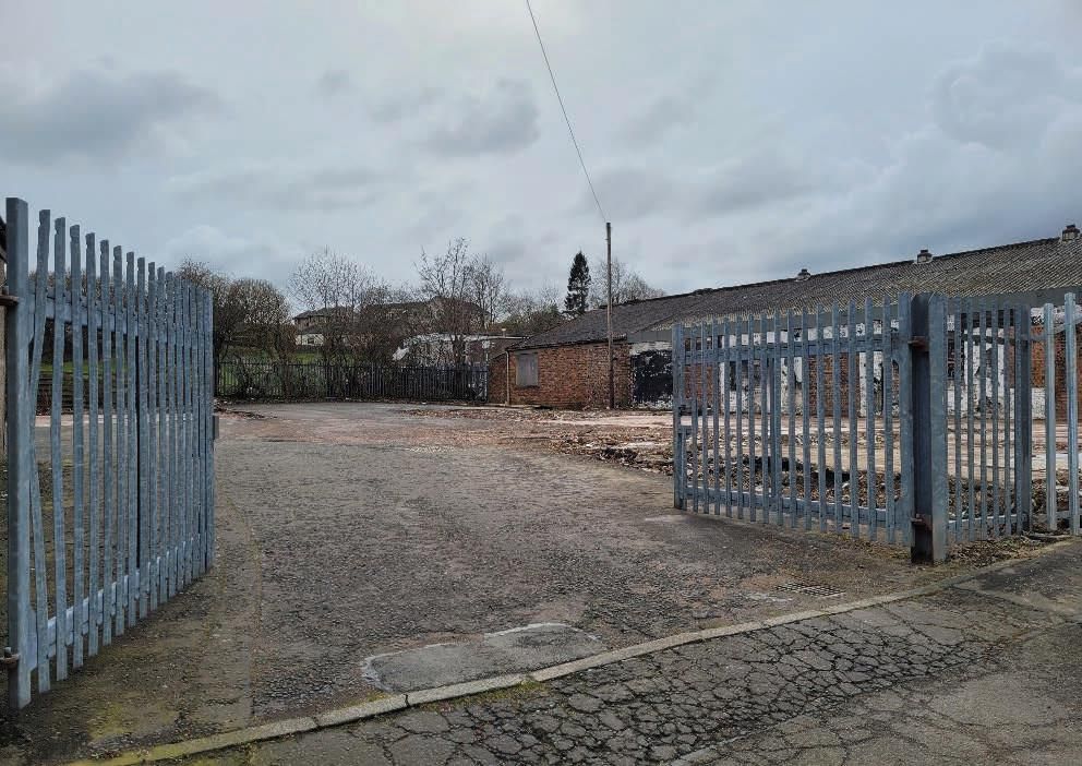 Light industrial to let in 4 Main Street, Brightons FK2, £12,000 pa
