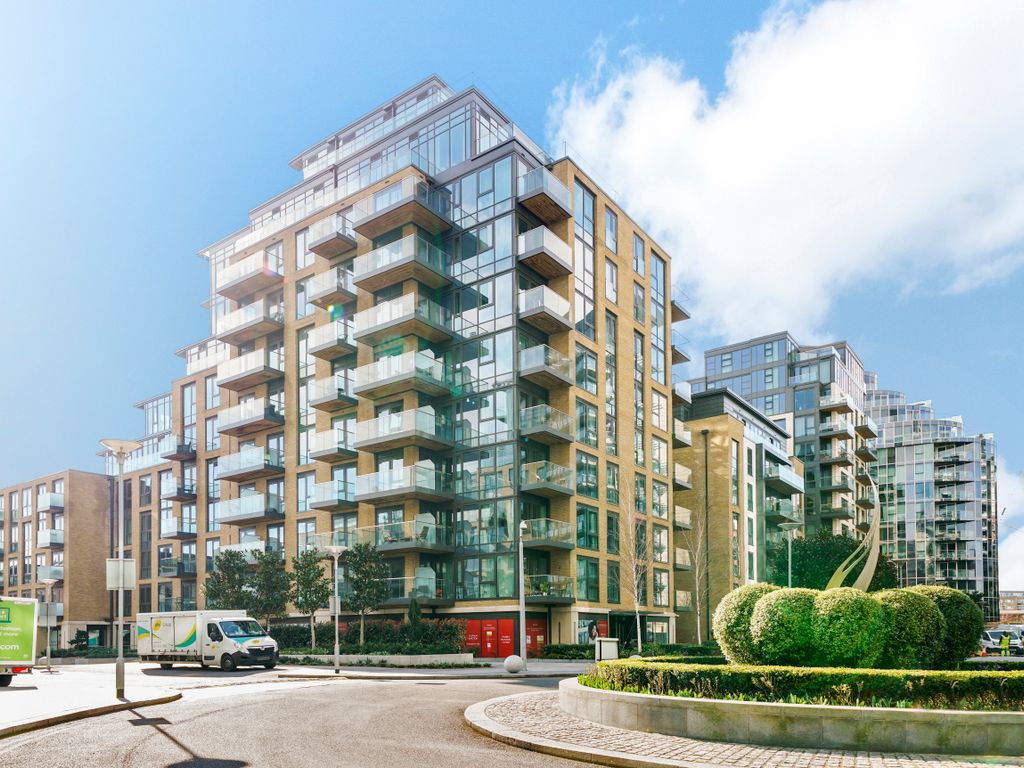2 bed flat for sale in Juniper Drive, London SW18, £950,000
