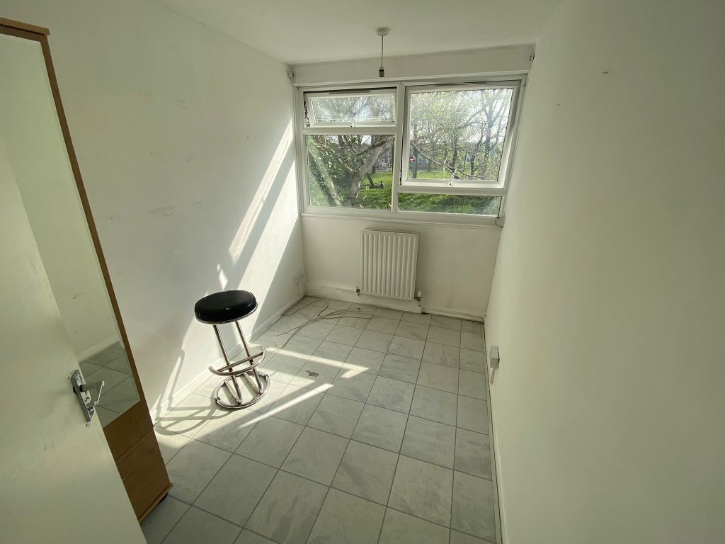 4 bed flat to rent in Albert Road, London N15, £1,800 pcm