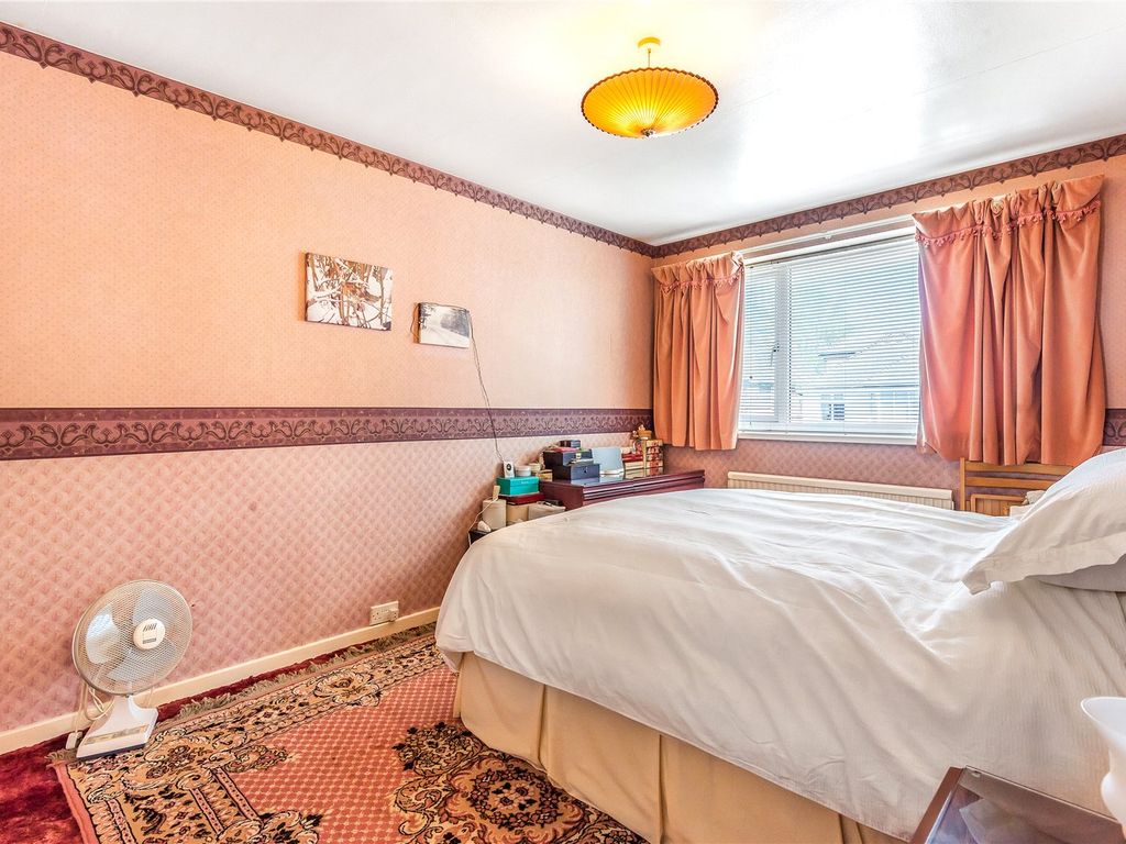2 bed maisonette for sale in Woodville Road, Barnet EN5, £375,000
