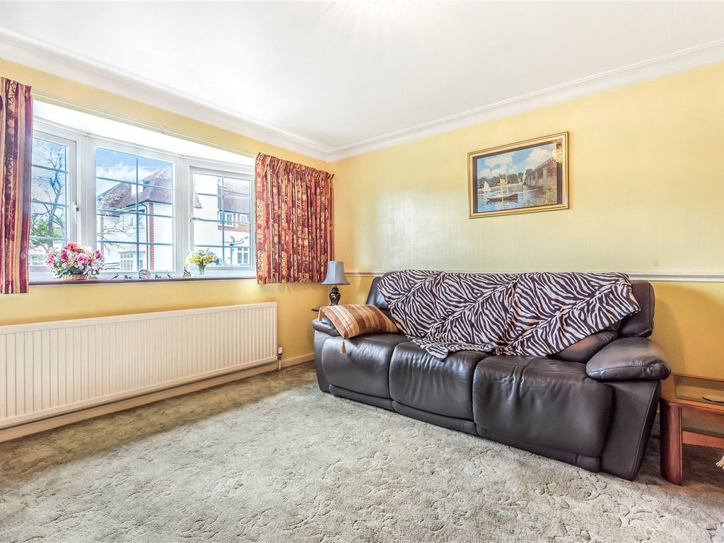 2 bed maisonette for sale in Woodville Road, Barnet EN5, £375,000