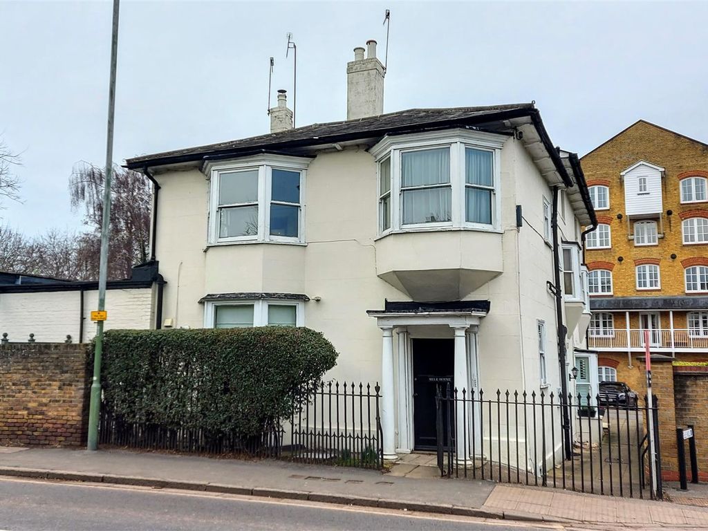 1 bed flat for sale in North Road, Hertford SG14, £120,000