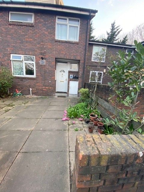 3 bed terraced house for sale in Callingham Close, London E14, £639,995