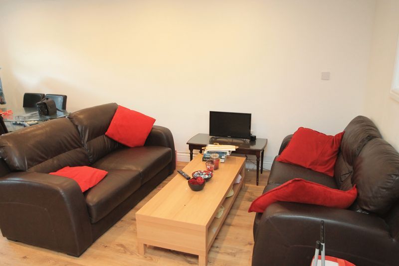 4 bed flat to rent in Newport Road, Roath, Cardiff CF24, £1,900 pcm