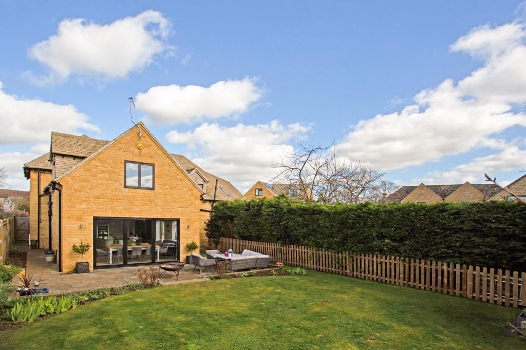5 bed detached house for sale in Bourton-On-The-Water, Gloucestershire GL54, £995,000