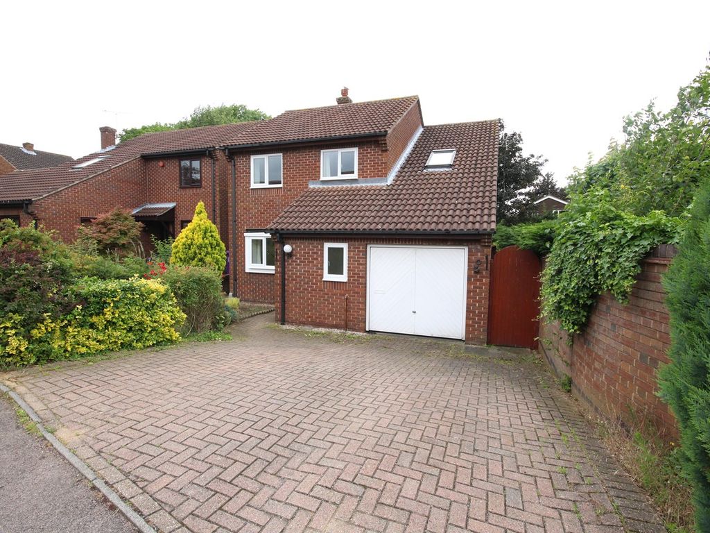 4 bed detached house to rent in Blackmore, Letchworth Garden City SG6, £2,000 pcm