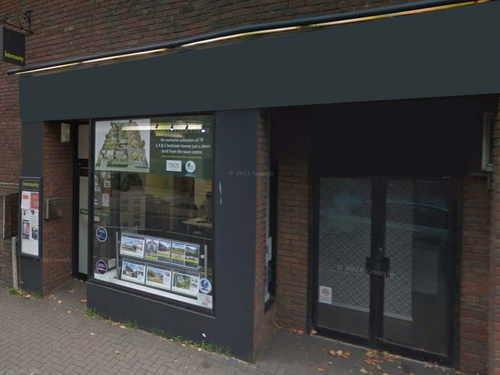 Retail premises to let in Melbourn Street, Royston, Hertfordshire SG8, £12,000 pa
