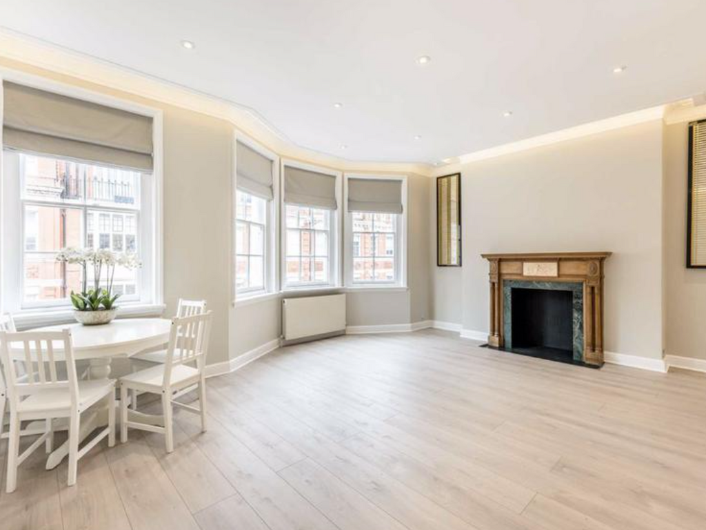 3 bed flat to rent in Green Street, London W1K, £6,500 pcm