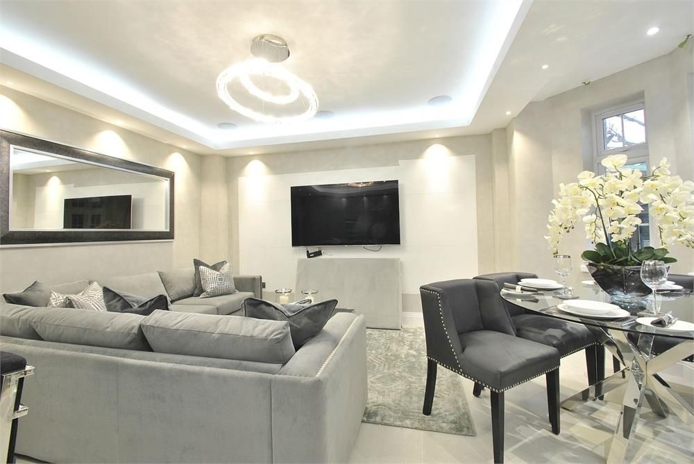 2 bed flat for sale in Wellington Court, 55-67 Wellington Road, St Johns Wood NW8, £1,195,000