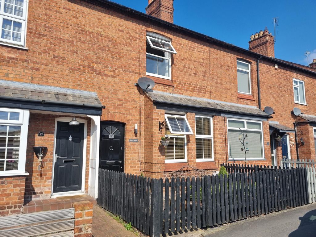 2 bed terraced house to rent in Robin Hood Lane, Helsby, Frodsham WA6, £900 pcm