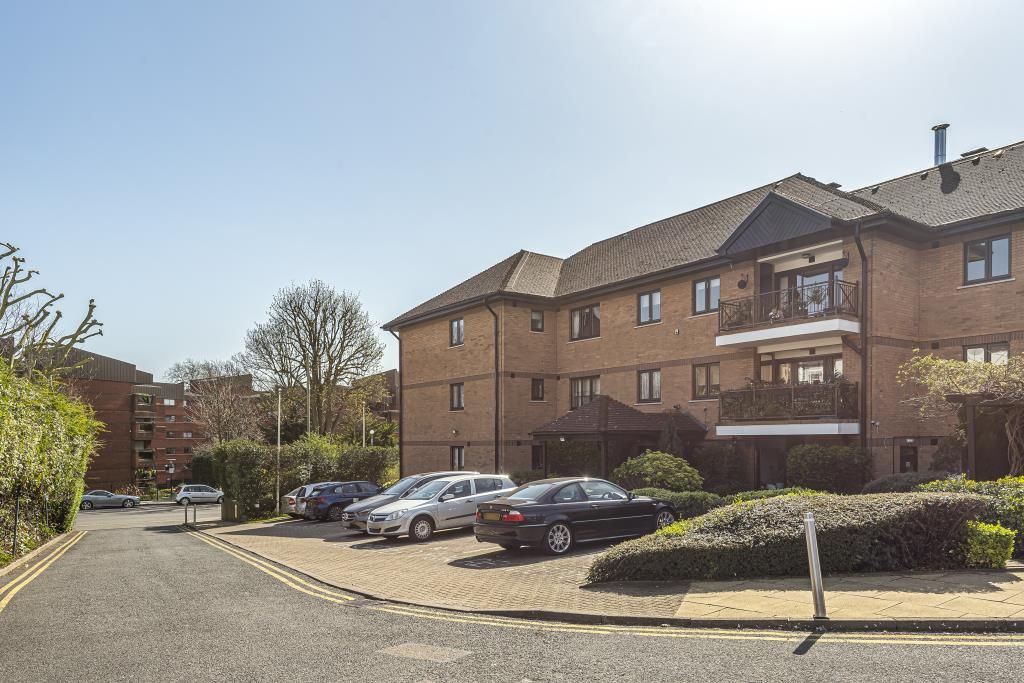 2 bed flat for sale in Regents Park Road, Finchley N3, £575,000