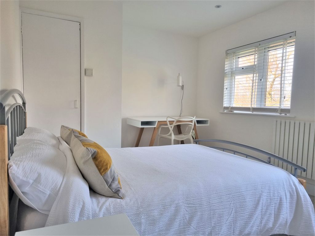 5 bed property to rent in Linley Close, Twerton, Bath BA2, £3,250 pcm