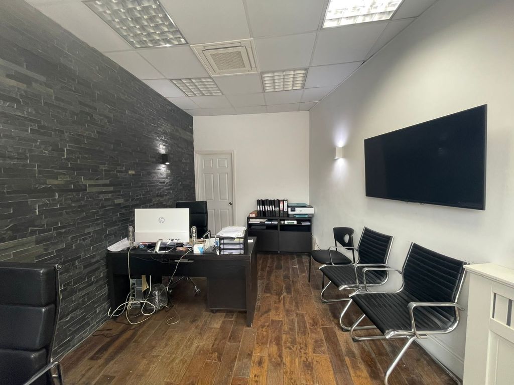 Studio to rent in Alexandra Road, London N8, £1,500 pcm