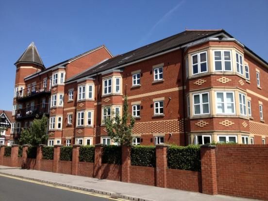 2 bed flat for sale in Sefton Rd M33 7Ld,, £225,000