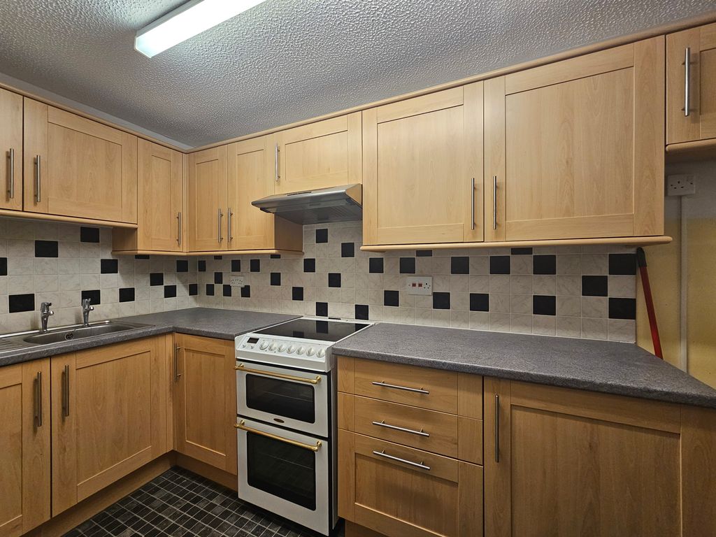 2 bed flat for sale in London Road, Amesbury SP4, £109,500