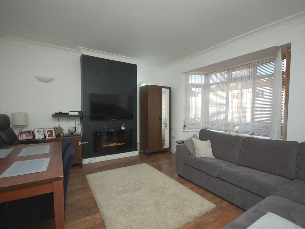 2 bed flat for sale in Lichfield Grove, Finchley N3, £485,000