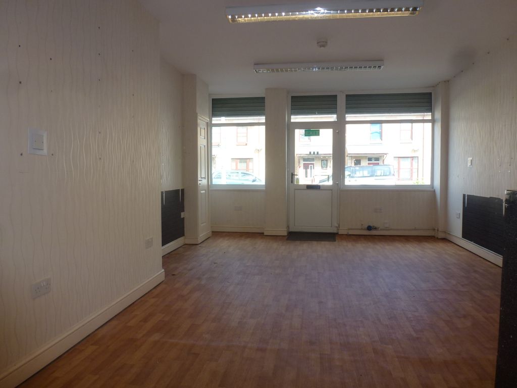 Retail premises to let in Broadway, Cardiff CF24, £8,100 pa