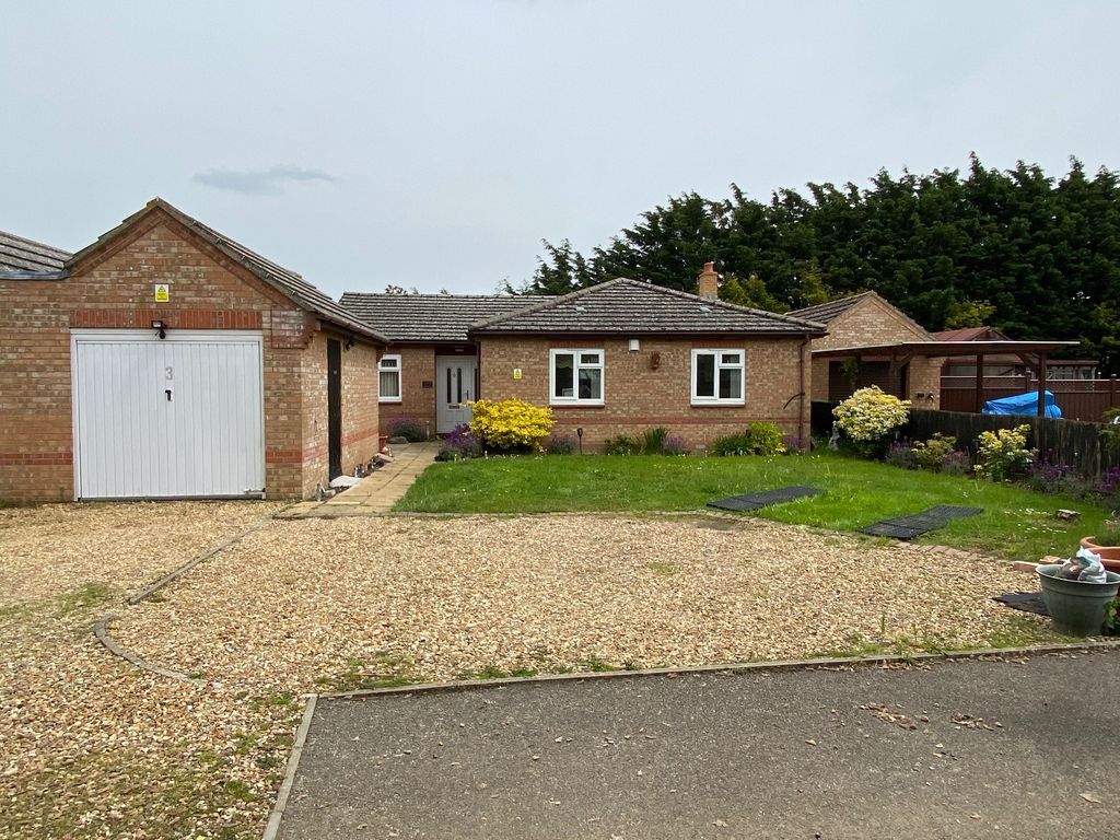 4 bed detached bungalow for sale in The Pastures, Chatteris PE16, £340,000