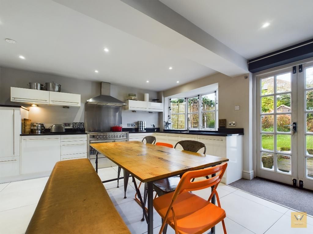 3 bed semi-detached house for sale in Mile End Lane, Mile End, Stockport SK2, £375,000
