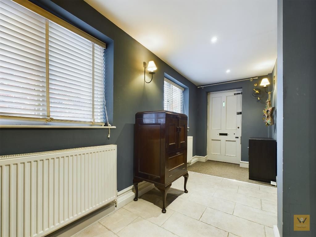 3 bed semi-detached house for sale in Mile End Lane, Mile End, Stockport SK2, £375,000