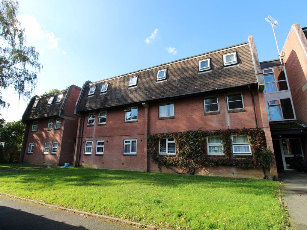 3 bed flat to rent in Moorlands Road, West Moors BH22, £995 pcm