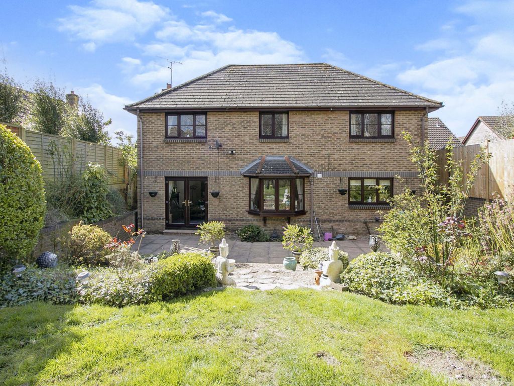 4 bed detached house for sale in Kingcup Close, Broadstone, Dorset BH18, £575,000